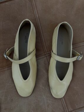 Le Monde Cream Leather Mary Jane Flats with Buckle Strap